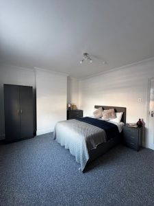 Professional Houseshare Central Gloucester