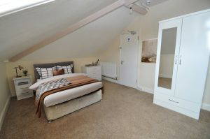 Professional House Share – GL1